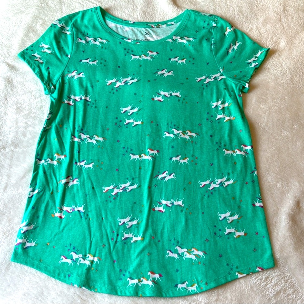 💜4/$10💜 SO Favorite Tee Unicorn Graphic